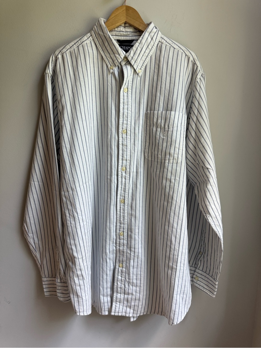 Classic Men's White Button-Down Shirt with Navy Pinstripes XLT